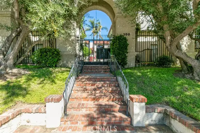 300 N Isabel Street #10, Glendale, CA 91206 - #2