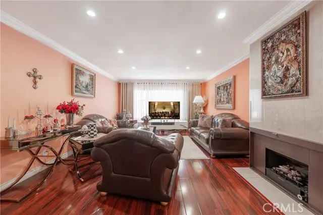 930 N Louise #304, Glendale, CA 91207 - Image #3