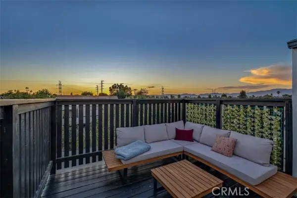 18645 Hatteras Street #230, Tarzana (los Angeles), CA 91356