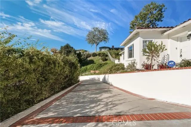 1659 Puebla, Glendale, CA 91207 - Image #2