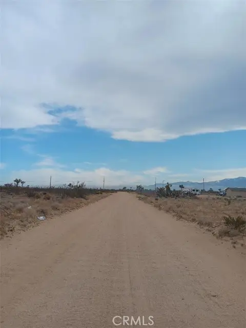 6692 Palmdale Rd, Phelan, CA 92371 - Image #1