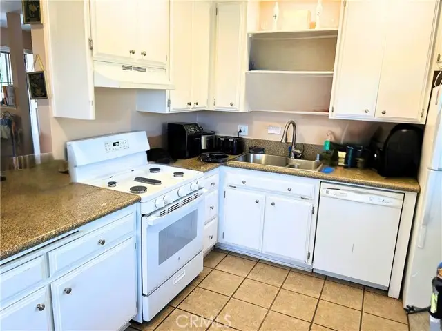 8925 Hickory Drive, California City, CA 93505 - Image #2