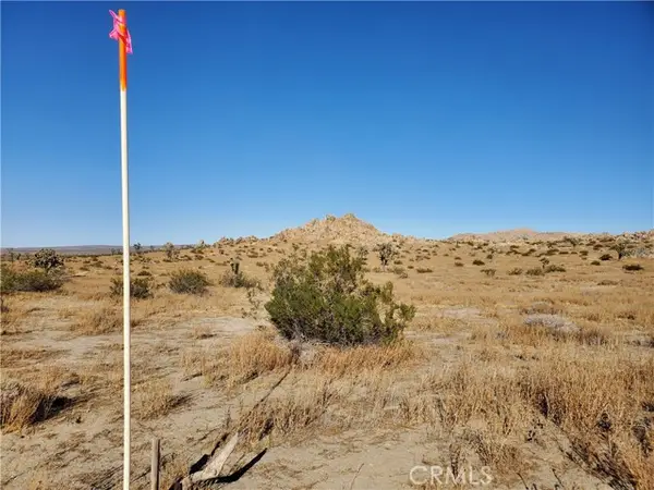 2 Longview Road, Palmdale, CA 93591