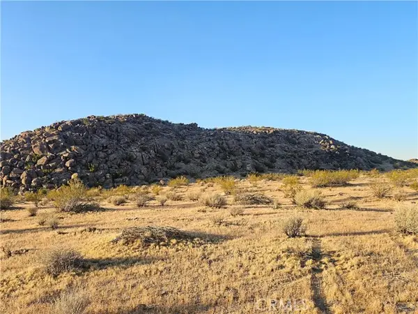 28 Saddle Rock Way, Lucerne Valley, CA 92356