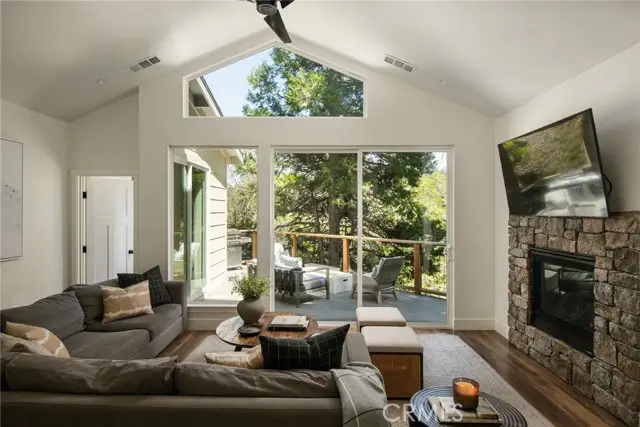 388 Primrose Circle, Lake Arrowhead, CA 92352 - Image #2