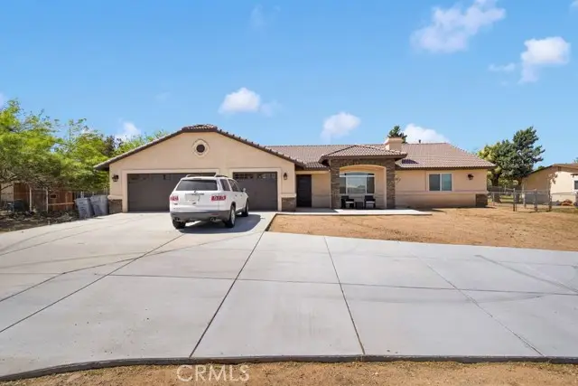 9814 Oakwood Avenue, Hesperia, CA 92345 - #2