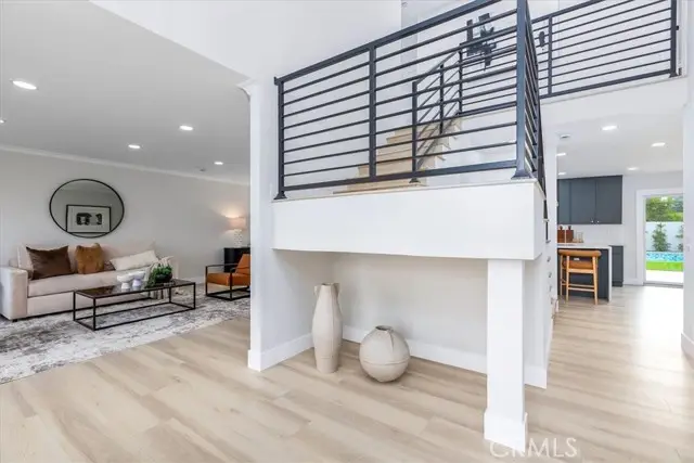 4401 Cezanne Avenue, Woodland Hills, CA 91364 - Image #3