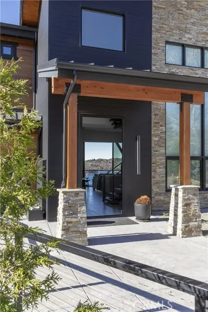 292 Ponderosa Peak Road, Lake Arrowhead, CA 92352 - Image #2