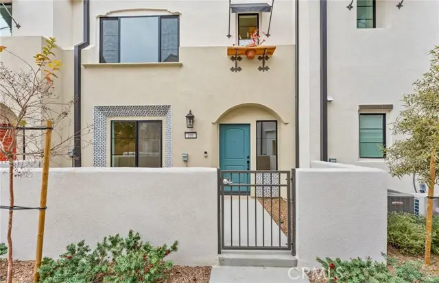 101 Kimberwick Court, Burbank, CA 91506 - #2