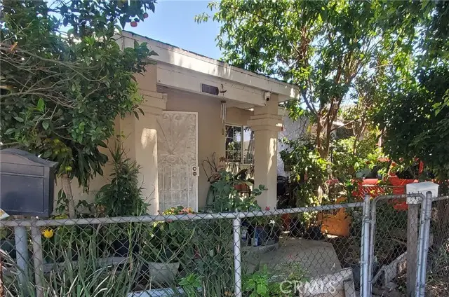 6300 Holmes Avenue, Los Angeles, CA 90001 - Image #1