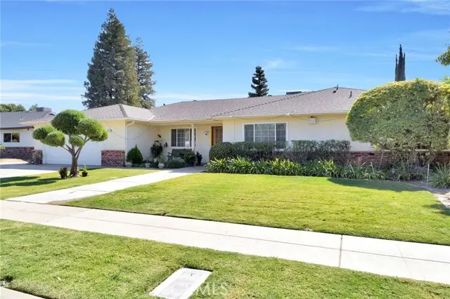 3077 W Robinwood Lane, Fresno, CA 93711 - Image #2
