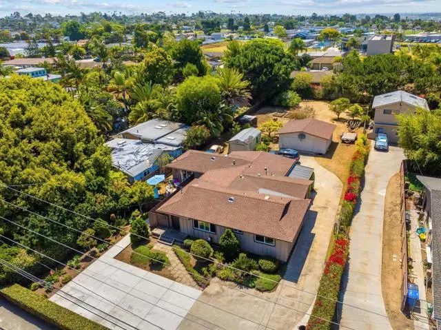 1565 Chestnut Avenue, Carlsbad, CA 92008 - Image #1