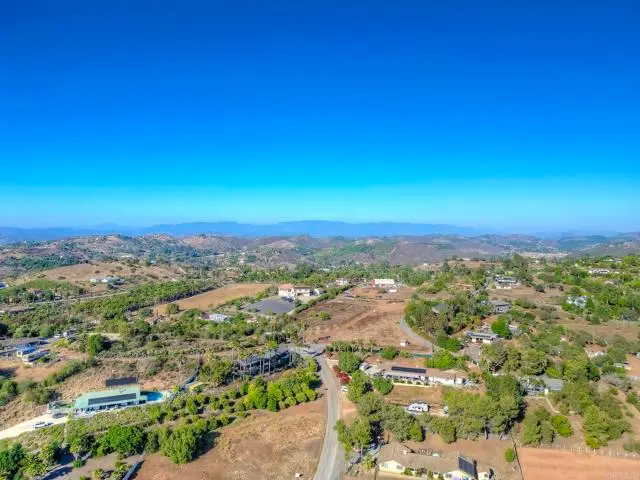 929 Chumash Trail, Vista, CA 92084 - Image #3