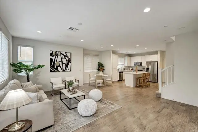 211 Silver Fir Court, Vista, CA 92083 - Image #2