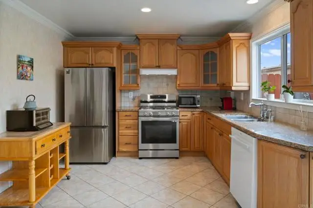 6521 Wystone Avenue #3, Reseda, CA 91335 - Image #2