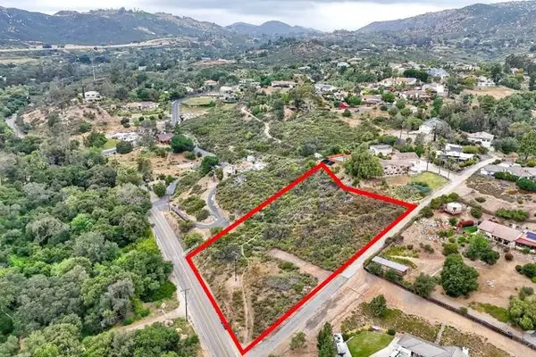 25183 Jesmond Dene Rd, Escondido, CA 92026
