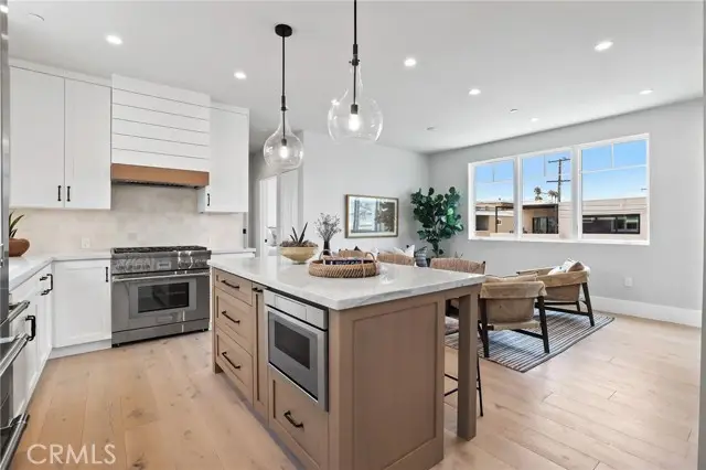 825 W Bay Avenue #B, Newport Beach, CA 92661 - Image #2