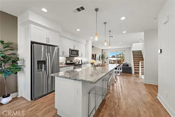 645 W 17th Street, Costa Mesa, CA 92627