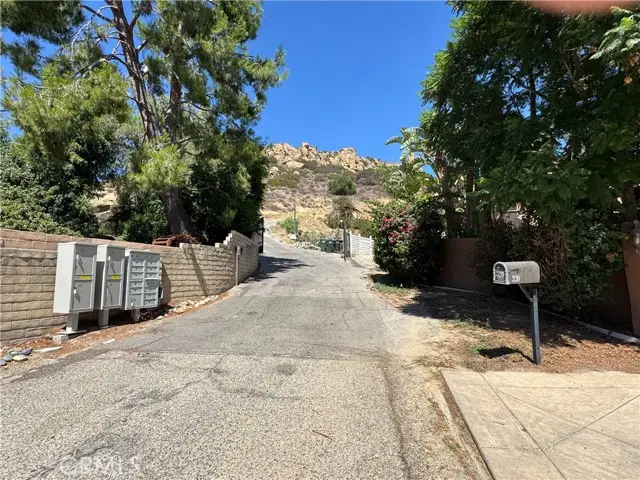 8 Thompson Avenue, Chatsworth, CA 91311 - Image #3