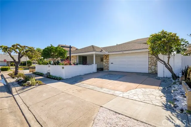 16401 Serenade Lane, Huntington Beach, CA 92647 - Image #2