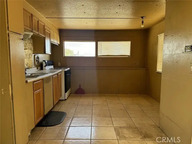 640 Apache, Perris, CA 92570 - #3