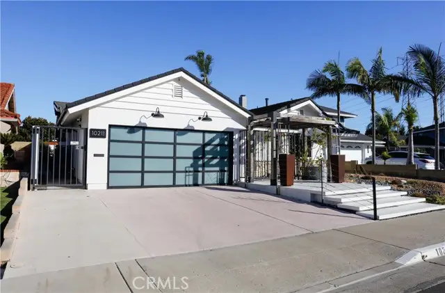 10211 Cliff Drive, Huntington Beach, CA 92646 - Image #2