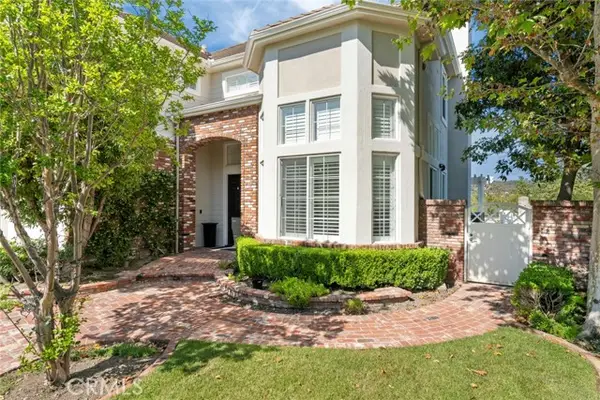 18 Bent Oak, Laguna Hills, CA 92679