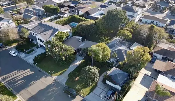 379 Walnut Street, Costa Mesa, CA 92627