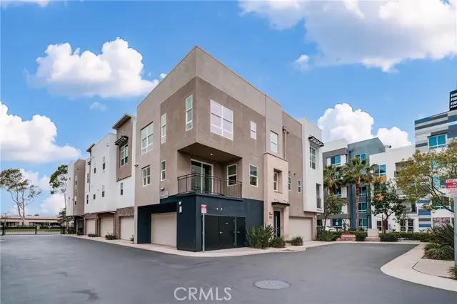 2210 Synergy, Irvine, CA 92614 - #3