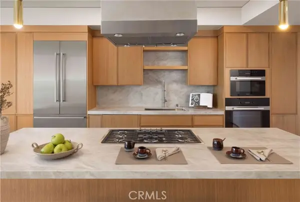 9 Macarthur Place #801, Santa Ana, CA 92707