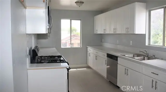 1009 E Stockton, Compton, CA 90221 - #2