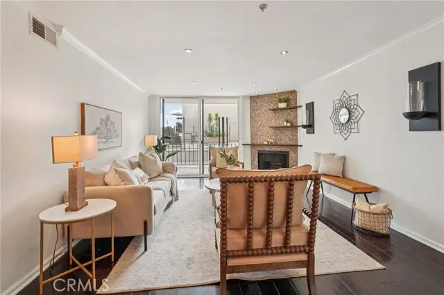 7320 Hawthorn Ave #108, Los Angeles, CA 90046 - Image #3