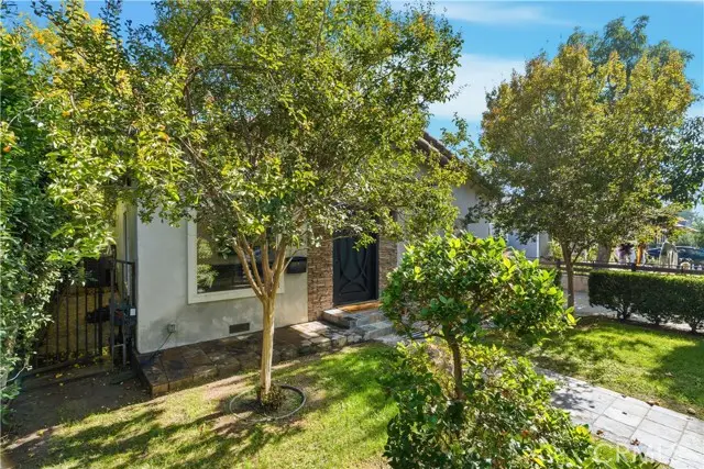 430 N Parish Place, Burbank, CA 91506 - Image #2