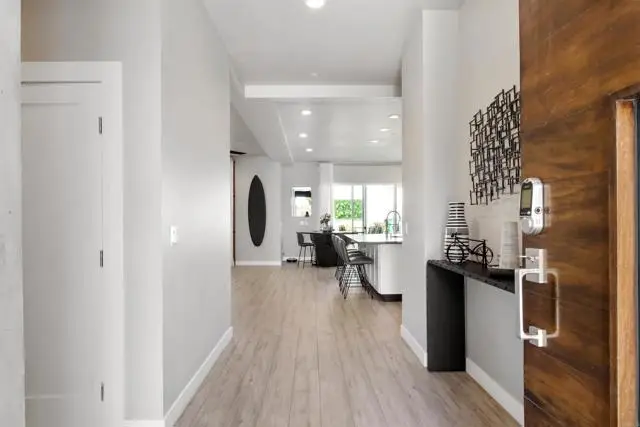 1270 Emerald Street, San Diego, CA 92109 - Image #3