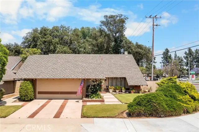 2301 N Lyon Street, Santa Ana, CA 92705 - Image #2