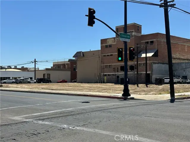 36 E Mill Avenue, Porterville, CA 93257 - Image #1
