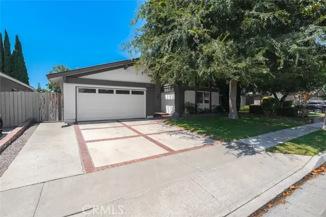 1752 Green Meadow Avenue, Tustin, CA 92780 - Image #2