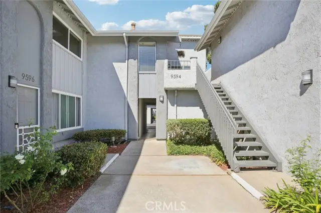 9594 Pettswood Dr #4, Huntington Beach, CA 92646 - Image #3