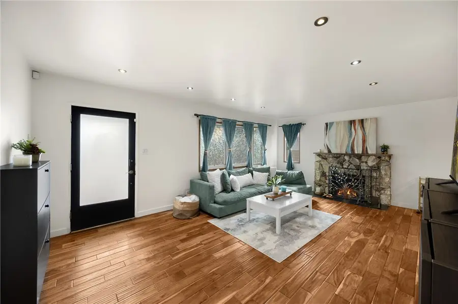 6957 Lindley Avenue, Reseda, CA 91335 - Image #3