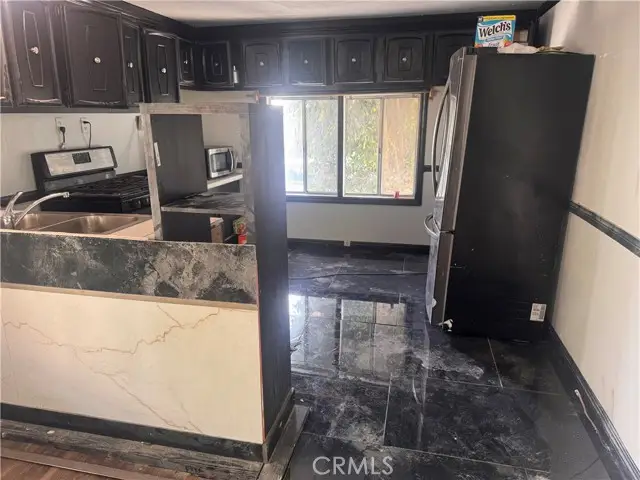 304 Duke Lane, Santa Ana, CA 92704 - Image #3