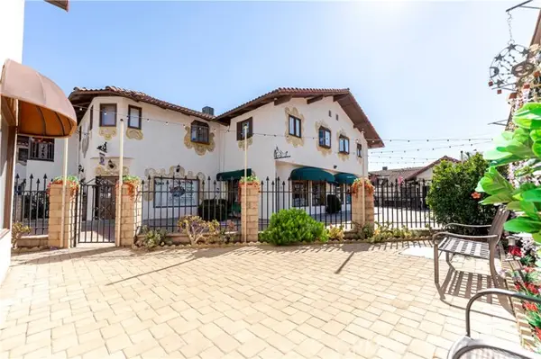 7561 Center #4, Huntington Beach, CA 92647