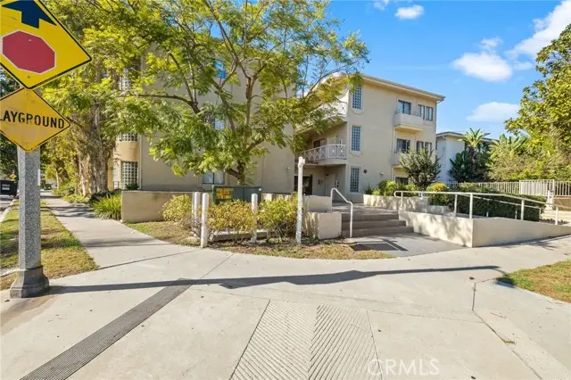 861 S Windsor Boulevard #105, Los Angeles, CA 90005 - Image #2