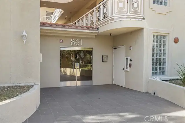 861 S Windsor Boulevard #105, Los Angeles, CA 90005 - Image #3