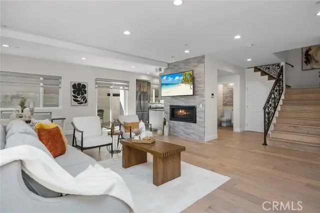 523 E Cedar #101, Burbank, CA 91501 - Image #2