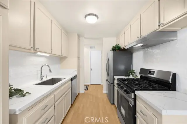 700 W La Veta #I-8, Orange, CA 92868 - Image #3