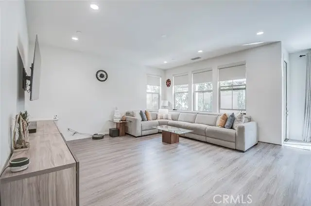 128 Full Sun, Irvine, CA 92618 - Image #3