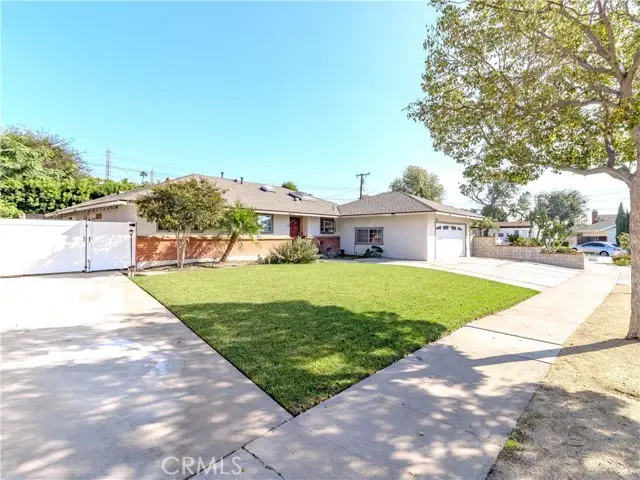 2033 N Diamond, Orange, CA 92867 - Image #2
