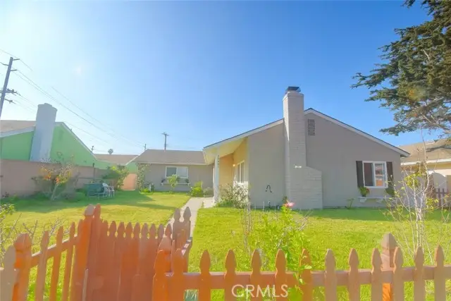 17451 Newland, Huntington Beach, CA 92647 - Image #3