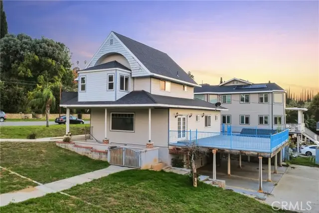 261 E Crescent Avenue, Redlands, CA 92373 - Image #2