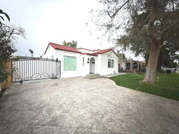 1207 S Van Ness, Santa Ana, CA 92707